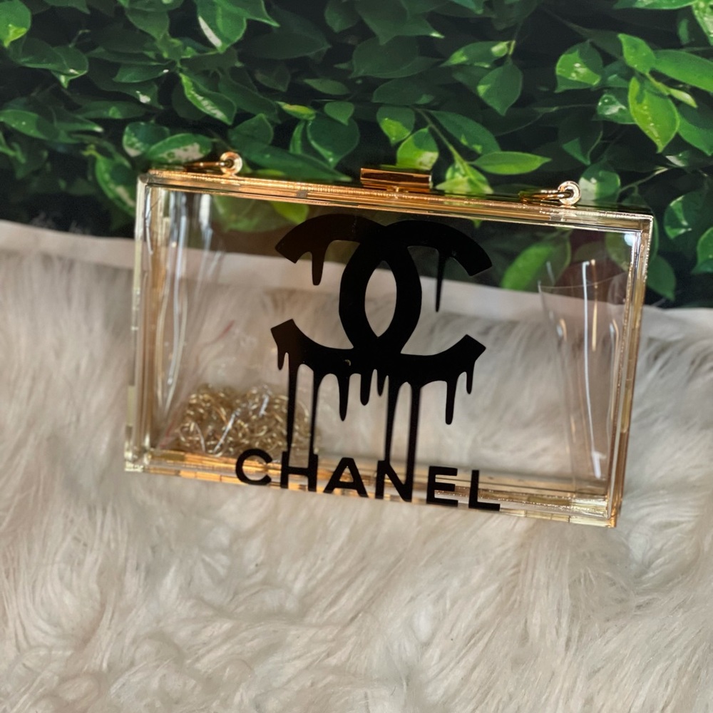 Classy Chic - image 1